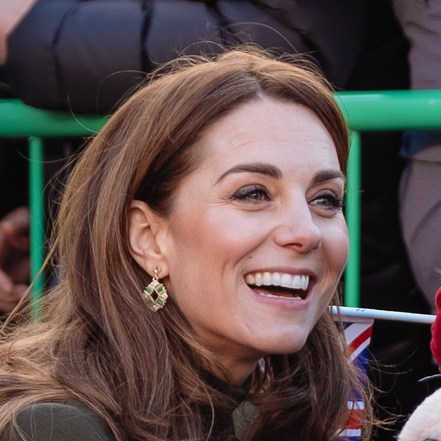Duchess Kate wears Zeen Dazzling Ceramic Drop Earrings