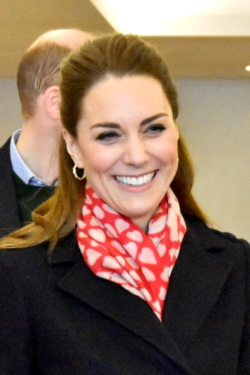 Duchess Kate Middleton wears Beulah London Shibani Red and Ecru Scarf