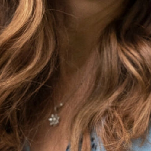 Duchess of Cambridge wears daisy shaped pendant necklace
