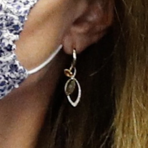 Duchess Kate wears Hamilton & Inches flora drop earrings in 18ct yellow gold