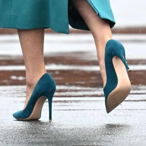 Princess Kate wears Gianvito Rossi 'Gianvito 105' pump in teal suede