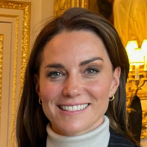 Kate Middleton, Princess of Wales wears Spells of Love Medium Twist Hoop Earrings in Gold