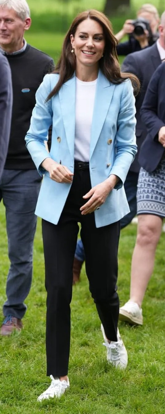 Reiss Hollie Double-Breasted Linen Blazer in Blue​ as seen on Kate Middleton, Princess of Wales.