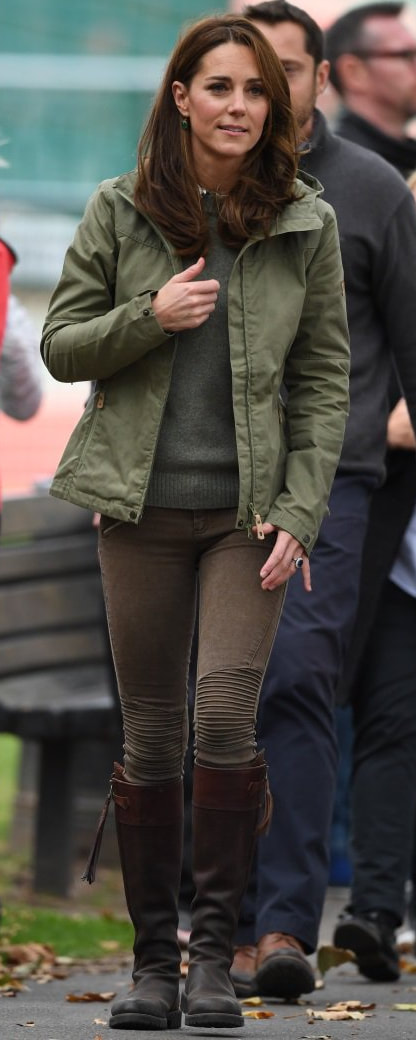 Fjallraven Forest Green Övik Re-Wool Sweater as seen on Kate Middleton, The Duchess of Cambridge at Sayers Croft Forest School and Wildlife Garden