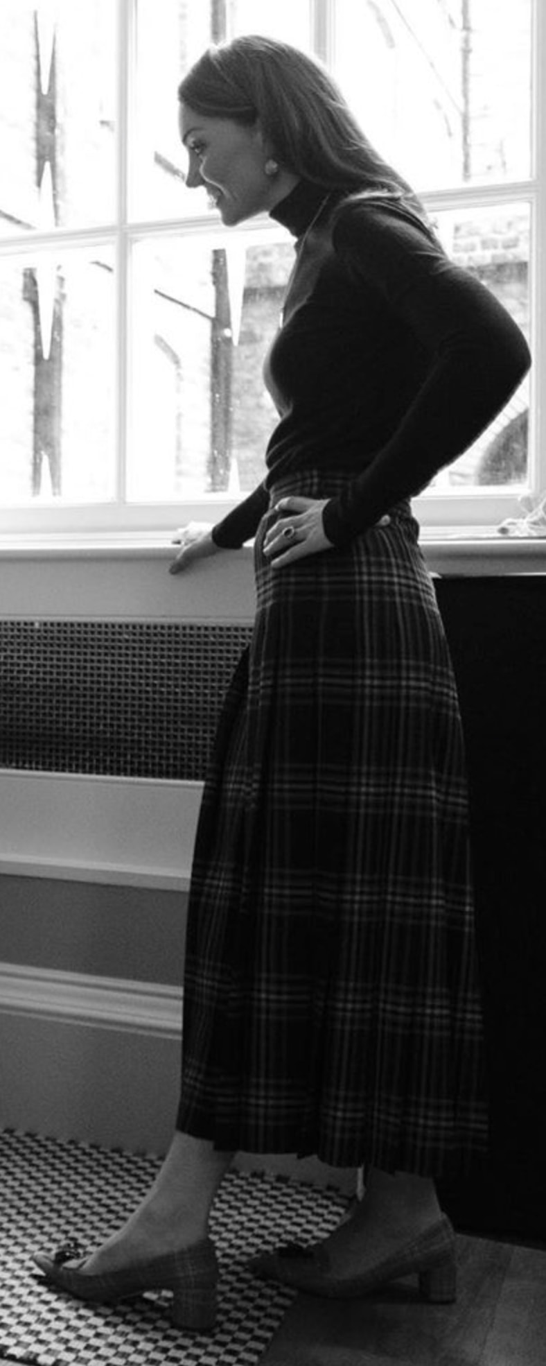 Gucci Pleated Checked Wool-Twill Midi Skirt as seen on Kate Middleton, The Duchess of Cambridge.