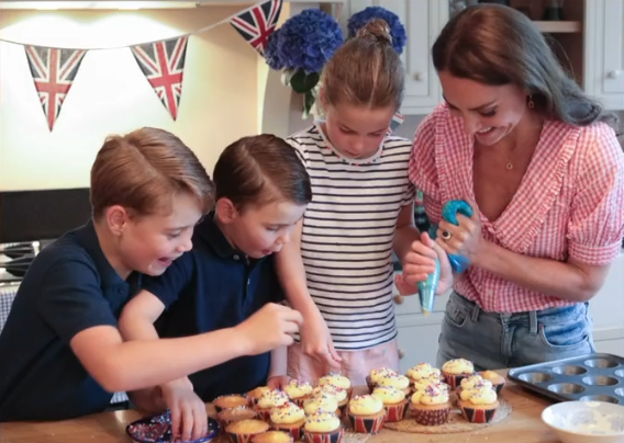 The Duchess of Cambridge, Prince George, Princess Charlotte and Prince Louis baking cakes for Platinum Jubilee street party