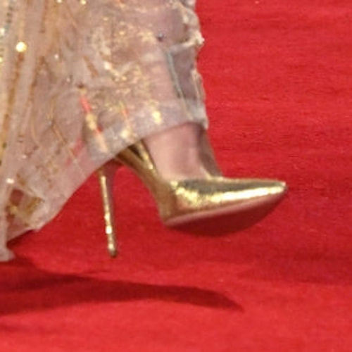 Kate wears gold Aquazzura 'Fenix' 105mm pointed pumps