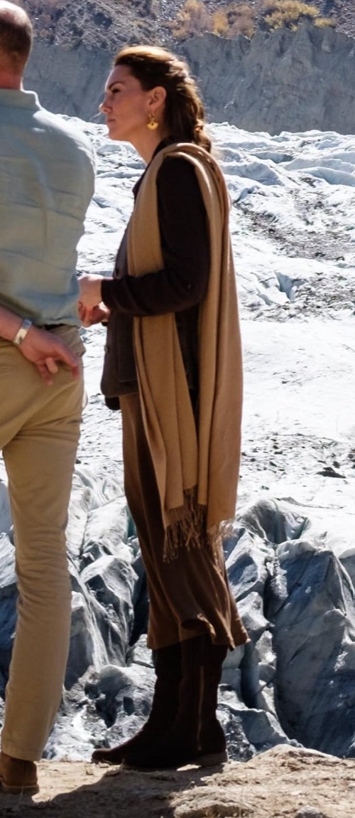 Duchess arrives in Chitral District wearing a camel fringe wool scarf