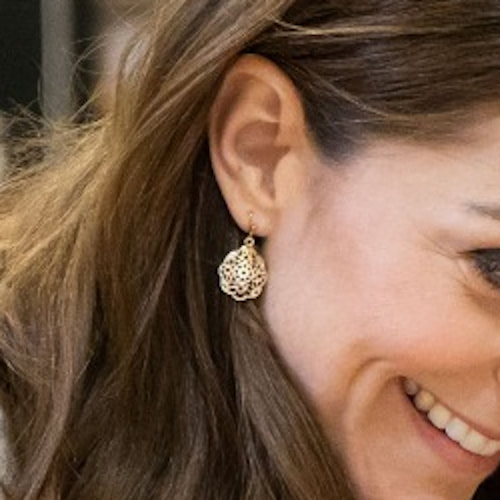 Duchess Kate wears Accessorize Simple Filigree Short Drop Earrings
