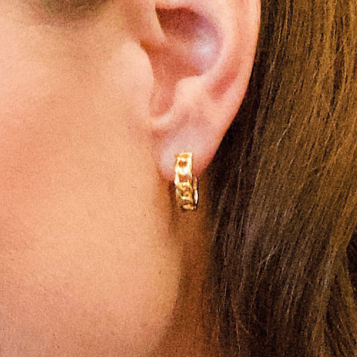 Kate accessorized with her gold Orelia Chain Huggie Hoop Earrings.