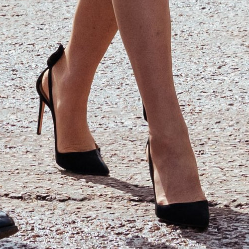 Princess Kate wears Aquazzura Deneuve Bow Tie Pump in Black Suede 20230505